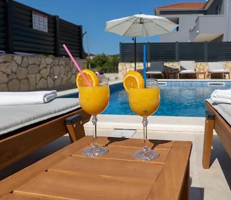 Feriehus House With Pool Lile