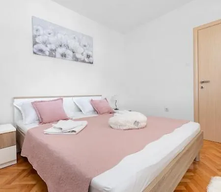 Nyaraló House With Pool Lile Vinišće