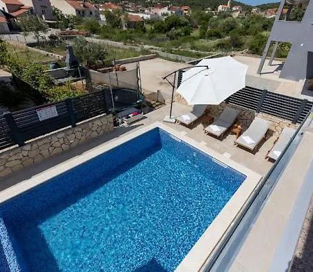 Nyaraló House With Pool Lile *