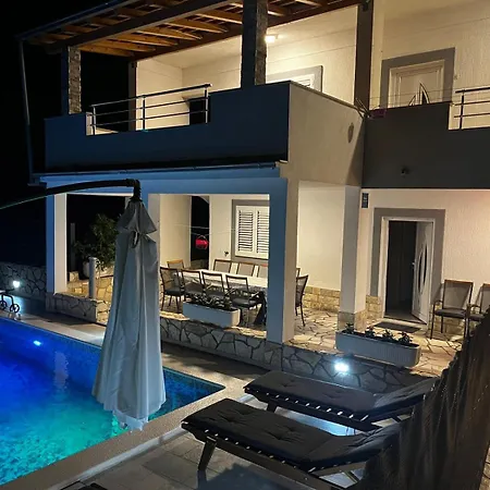 Feriehus House With Pool Lile