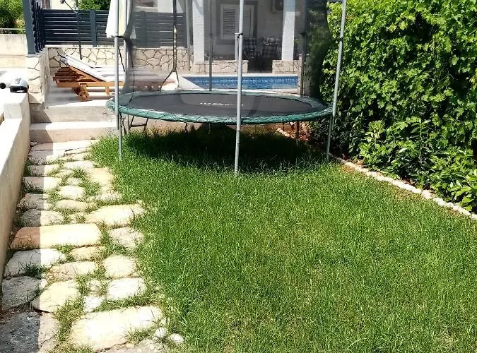 House With Pool Lile Nyaraló