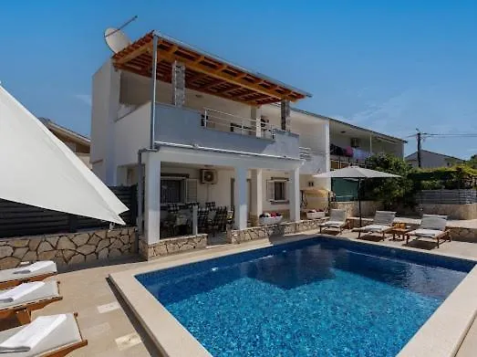 Nyaraló House With Pool Lile Vinišće