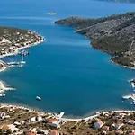 Сasa de vacaciones House With Pool Lile Vinišće