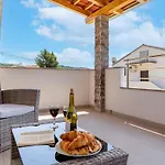 Сasa de vacaciones House With Pool Lile *