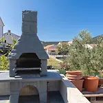 Сasa de vacaciones House With Pool Lile