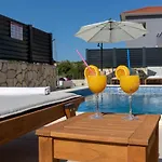 Сasa de vacaciones House With Pool Lile Vinišće