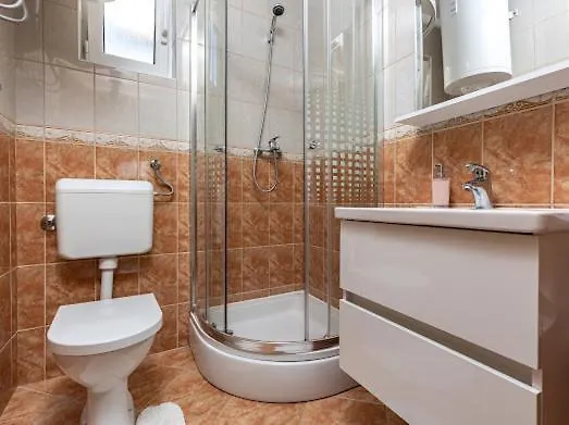 Сasa de vacaciones House With Pool Lile