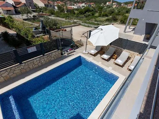 Сasa de vacaciones House With Pool Lile *