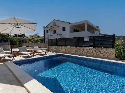 Сasa de vacaciones House With Pool Lile *